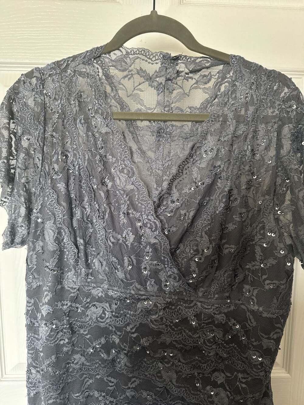 Marina Women's Gray Sequin Lace V-Neck Tiered Sheath Cocktail Dress 18W - Picture 4 of 11